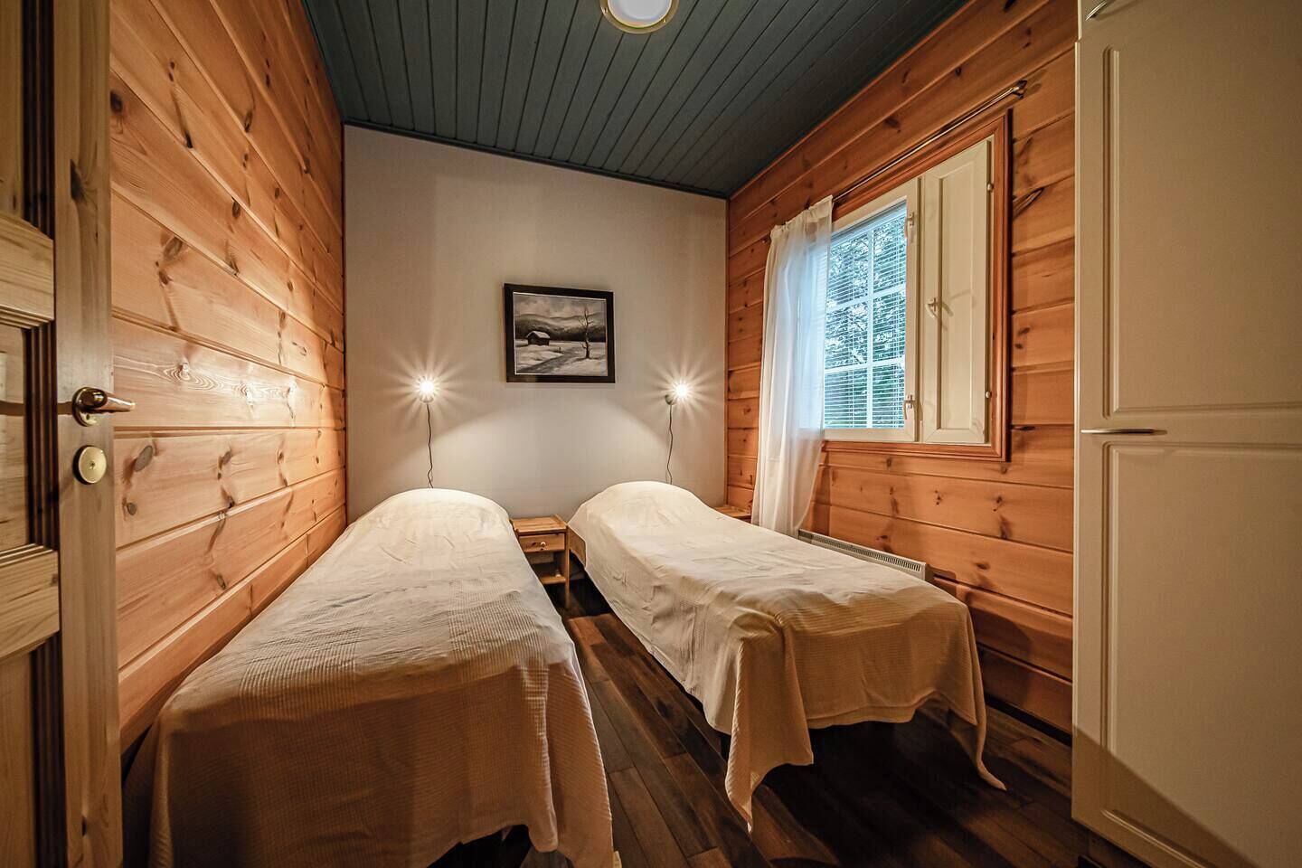 3 عدّة غرف نوم ومكواة/لوح كي وواي فاي وملاءات أسرّة