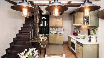 Frigorifero, forno, piano cottura, macchina per tè/caffè