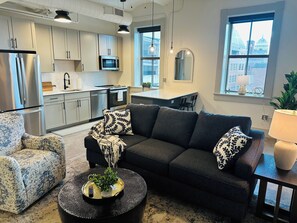 Smart TV - Beautifully Furnished 1-Bedroom Located in Historic Building-Downtown Rochester (Rochester)