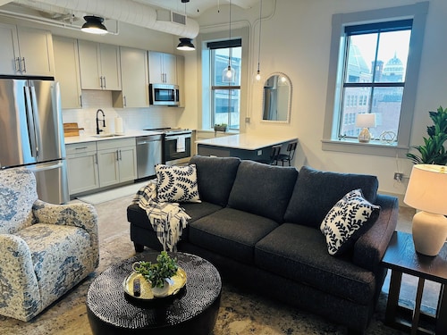 Beautifully Furnished 1-Bedroom Located in Historic Building-Downtown Rochester