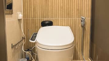 Shower, hair dryer, bidet, towels