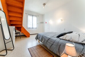 3 makuuhuonetta, työpöytä, silitysrauta/-lauta, Wi-Fi