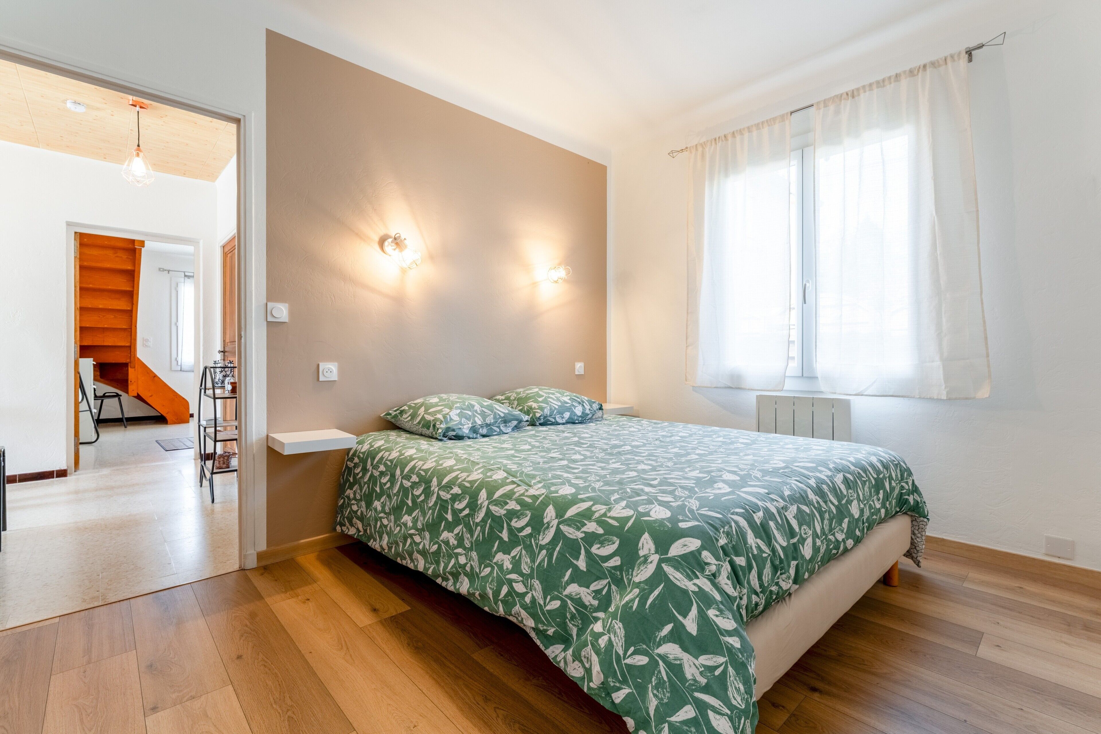 3 slaapkamers, een bureau, een strijkplank/strijkijzer, wifi