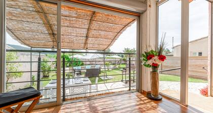 Holiday Home 'Near Vaison La Romaine' with Private Pool, Wi-Fi and Air Conditioning