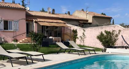 Holiday Home 'Near Vaison La Romaine' with Private Pool, Wi-Fi and Air Conditioning