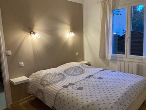 3 habitaciones, escritorio, tabla de planchar con plancha y wifi 