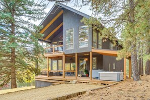 Exterior - Luxury Home w/ Hot Tub & Mtn Views in Angel Fire! (Angel Fire)