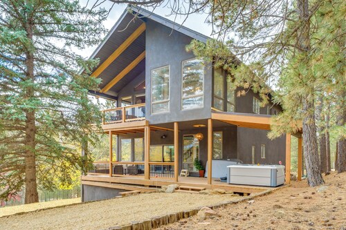 Luxury Home w/ Hot Tub & Mtn Views in Angel Fire!