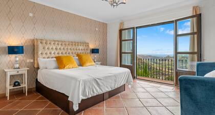 Chalet 'Villa Amira' with Sea Views, Wi-Fi, and Air Conditioning