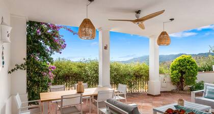 Chalet 'Villa Amira' with Sea Views, Wi-Fi, and Air Conditioning