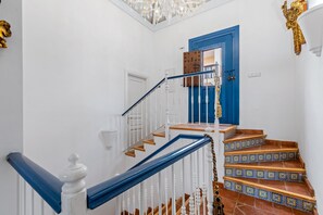 Interior - Chalet 'Villa Amira' with Sea Views, Wi-Fi, and Air Conditioning (Benahavís)