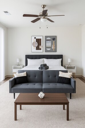 1 bedroom, desk, travel crib, WiFi