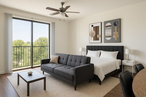 1 slaapkamer, een bureau, reisbedje, wifi