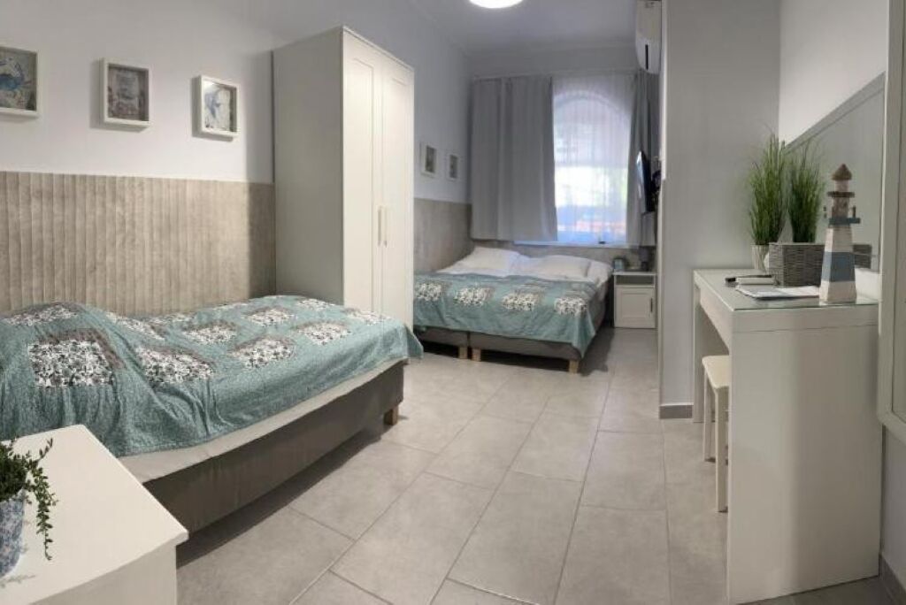 2 عدّة غرف نوم ومكواة/لوح كي وواي فاي وملاءات أسرّة