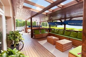 Outdoor dining - TópART Apartman I :Apartment - first floor (Balatonfenyves)