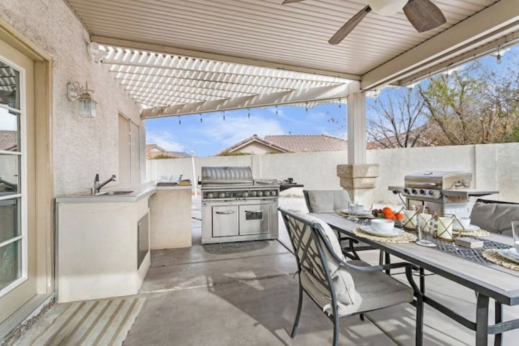 屋外ダイニングエリア