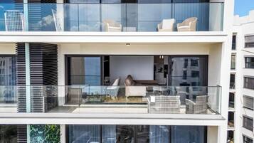 المنطقة المحيطة بالمنشأة