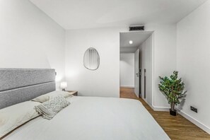 4 bedrooms, iron/ironing board, Internet, bed sheets