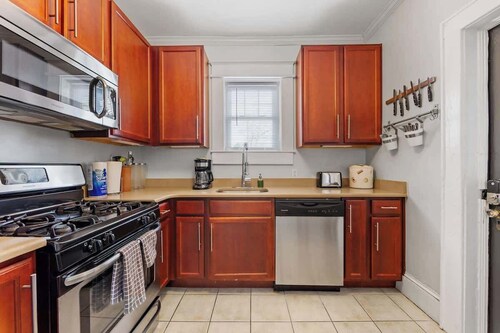 The Home Collection: Pet Friendly Dilworth 2BR w/ Balcony near Atrium CMC