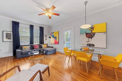 The Home Collection: Pet Friendly Dilworth 2BR w/ Balcony near Atrium CMC