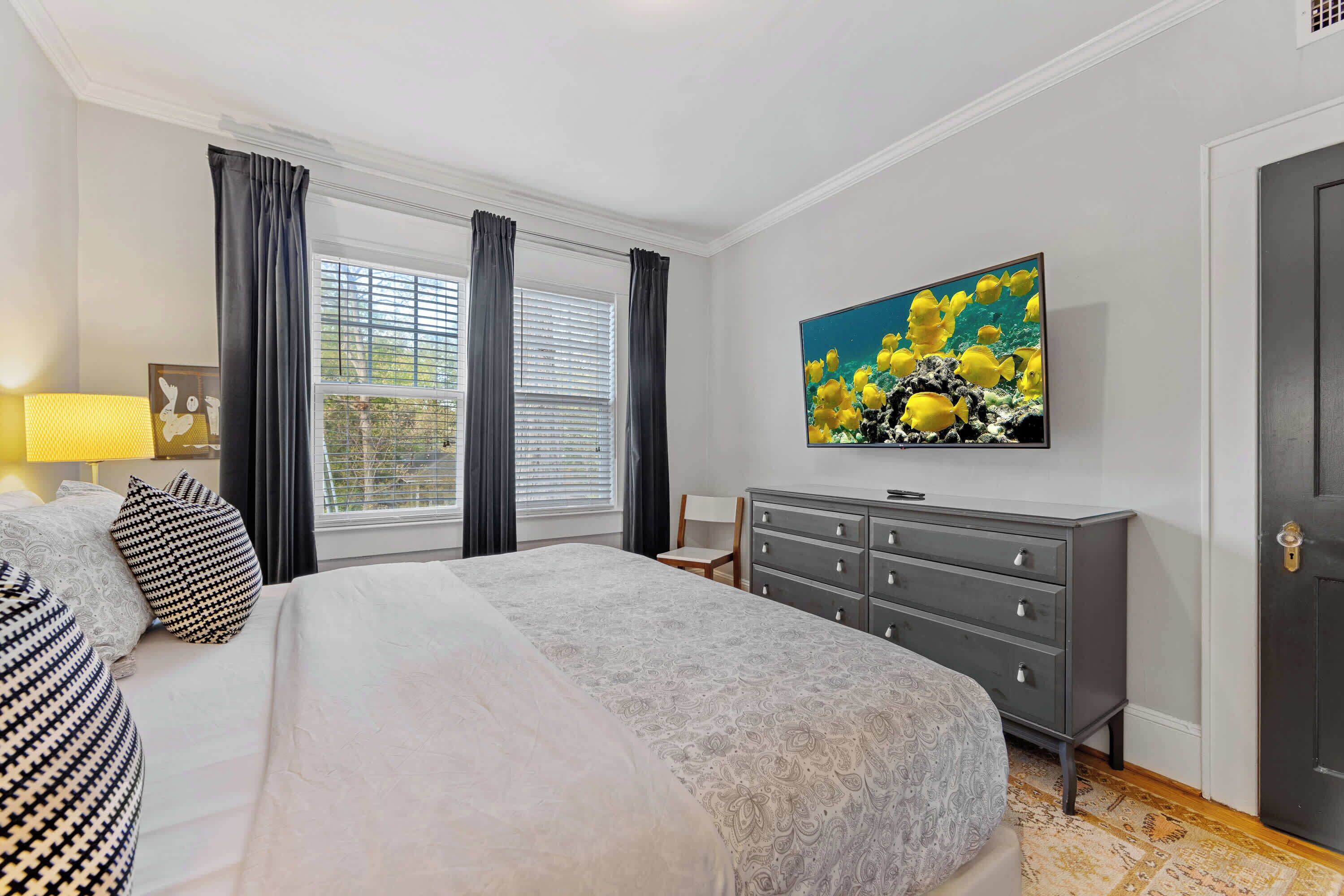 2 bedrooms, desk, iron/ironing board, travel crib