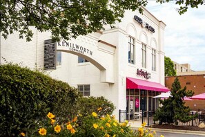 Exterior - The Home Collection: Pet Friendly Dilworth 2BR w/ Balcony near Atrium CMC (Charlotte)