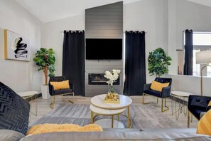 Smart TV, chimenea y videojuegos 