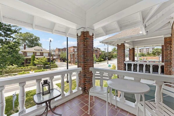 Property grounds - Chic 1BR King Condo | Elizabeth-Plaza Midwood (Charlotte)