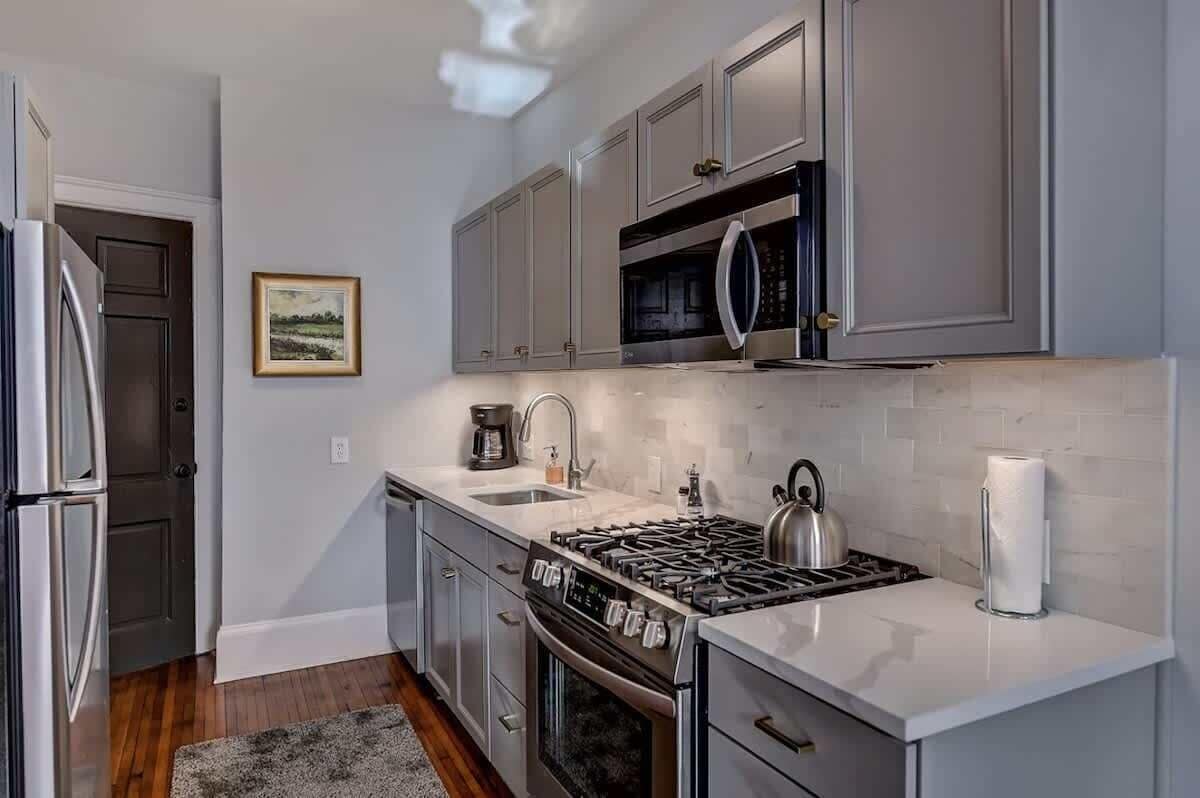 雪櫃、微波爐、焗爐、爐具