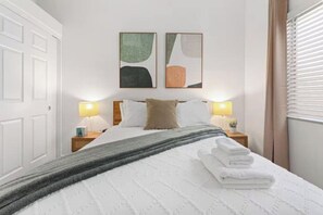 4 Schlafzimmer, Schreibtisch, Bügeleisen/Bügelbrett, Reisekinderbett