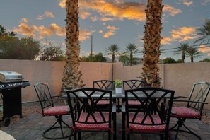 Outdoor dining - Beautiful 4BD Escape w/ Pool, BBQ & Pool Table! (North Las Vegas)