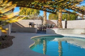 Pool - Beautiful 4BD Escape w/ Pool, BBQ & Pool Table! (North Las Vegas)