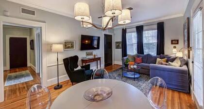 The Home Collection: Historic Step-Free 2BR, Pet Friendly & Close to Atrium CMC