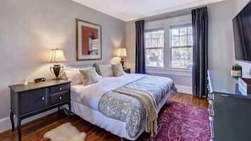 2 bedrooms, desk, iron/ironing board, travel cot