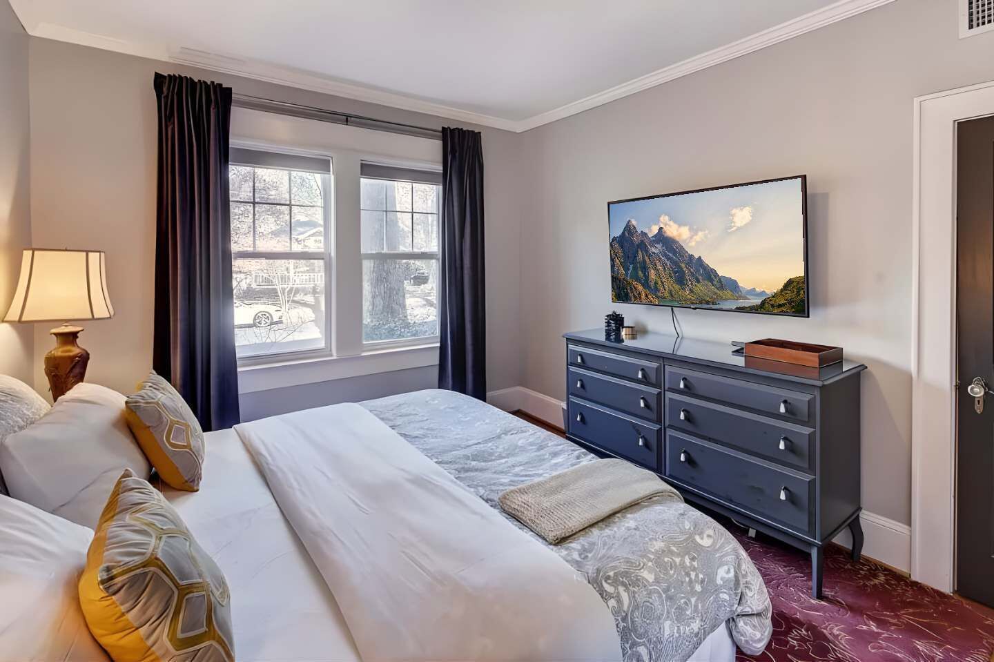 2 bedrooms, desk, iron/ironing board, travel cot