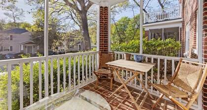Cozy Historic Dilworth Condo · King Bed · Porch