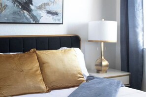 4 habitaciones, tabla de planchar con plancha y cuna de viaje