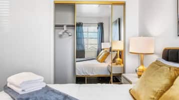 4 slaapkamers, een strijkplank/strijkijzer, reisbedje, gratis wifi