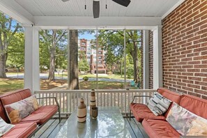 Terrace/patio - Luxury Condo in Charlotte: 2BR, Porch & Parking (Charlotte)