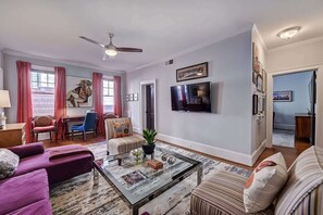 TV, offices - Luxurious 6BR, 4 King Condos | Historic Elizabeth (Charlotte)