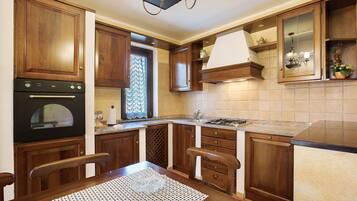 Kühlschrank, Ofen, Herdplatte, Geschirrspüler