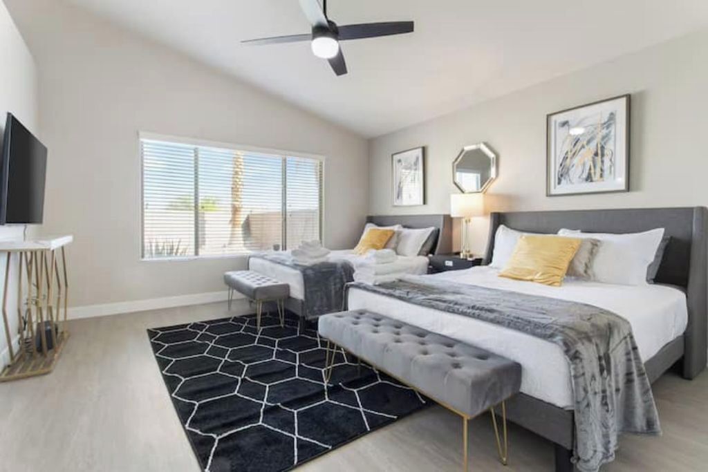 5 bedrooms, desk, iron/ironing board, travel cot