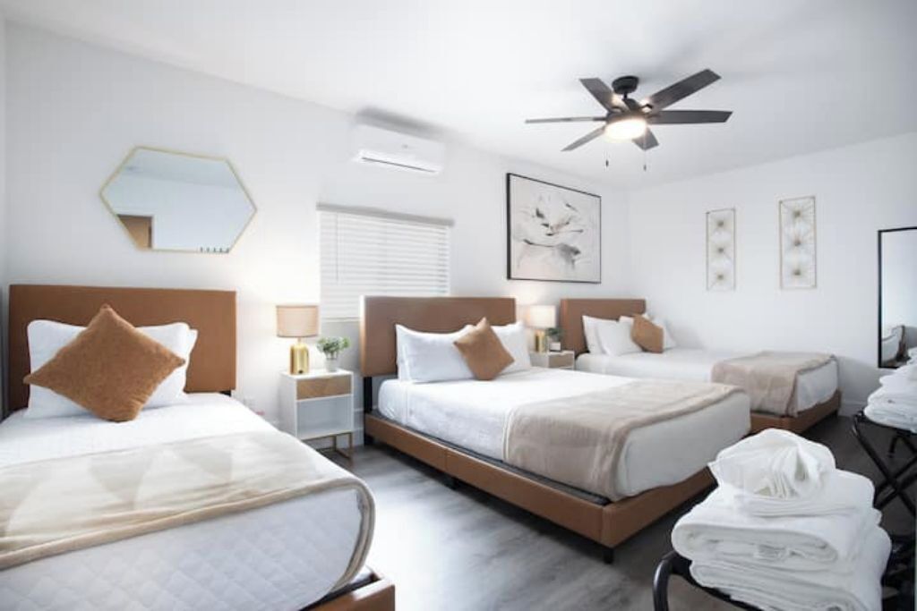 5 bedrooms, desk, iron/ironing board, travel cot