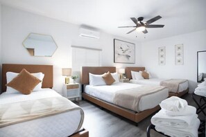 5 chambres, bureau, fer et planche à repasser, lit parapluie