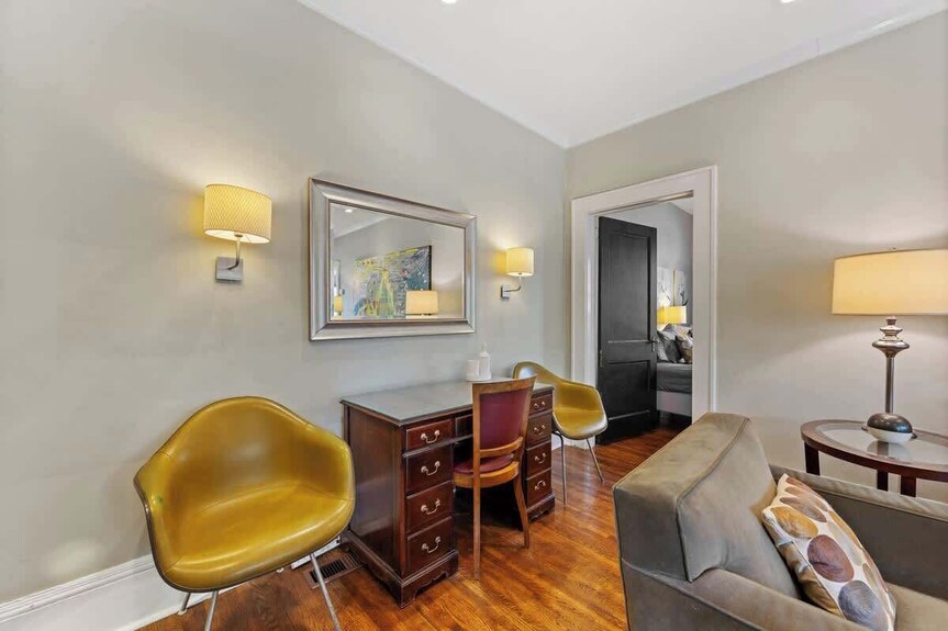 The Home Collection: Historic Myers Park 2br W/ Screened Porch & Patio - Charlotte, NC