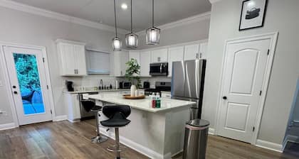 Tigers Geaux Crazy at The Wild LSU Jungle - KC7049