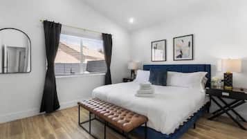 5 bedrooms, desk, iron/ironing board, travel crib