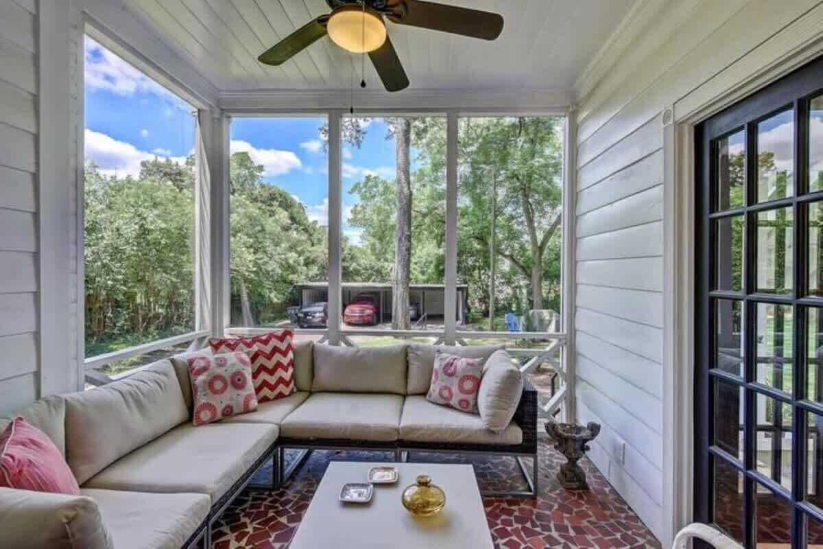 TV, fireplace, offices