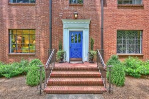 Exterior detail - Lavish Myers Park 4 King Condos, 8BR | Private (Charlotte)