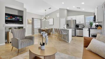Smart TV, fireplace